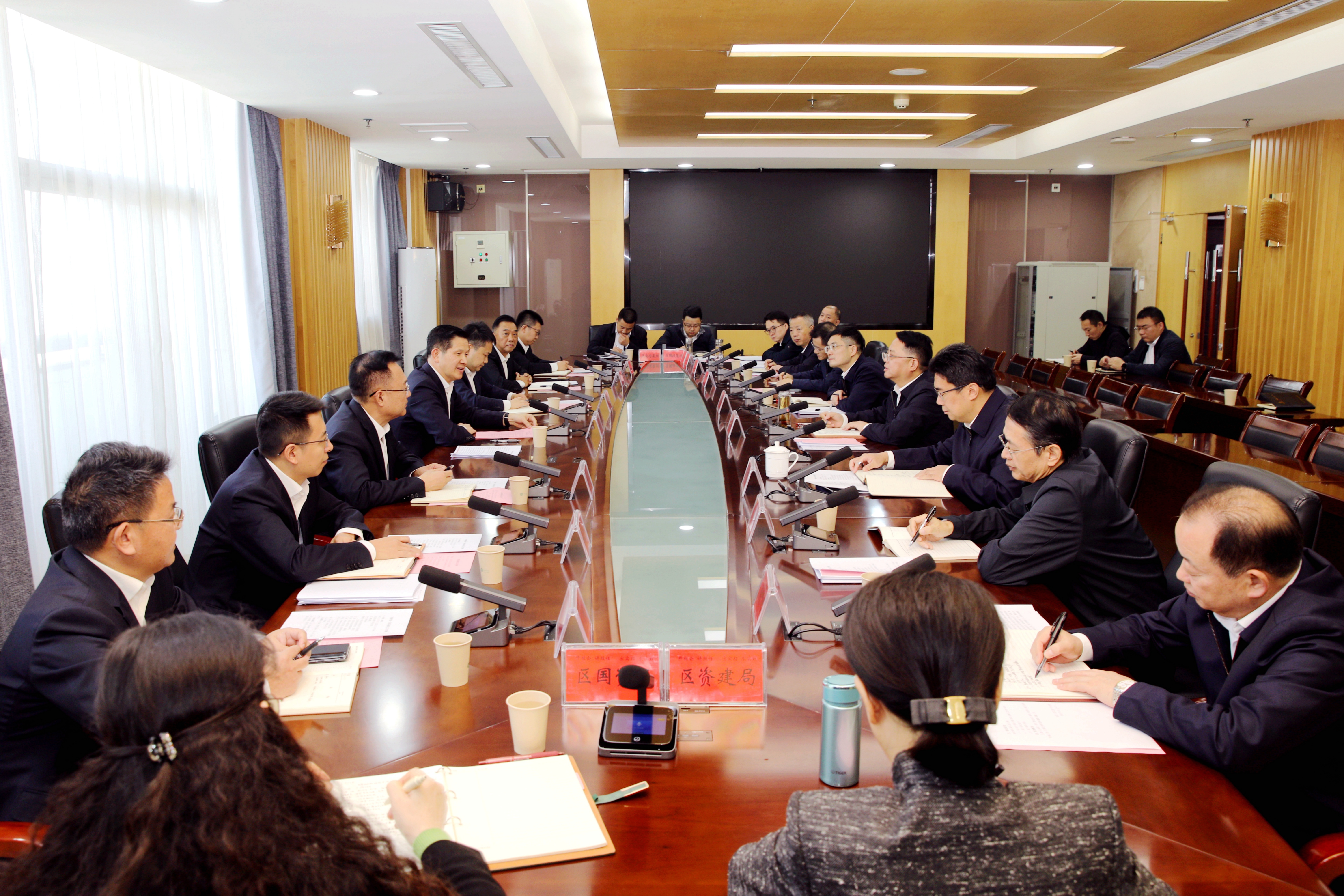 陳建光與武漢市青山區主要領導舉行工作會談